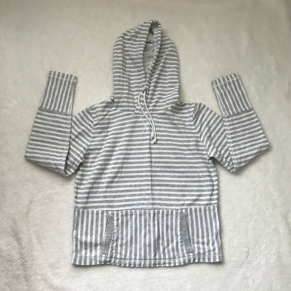 J. Crew Gray White Women’s Sweater Medium